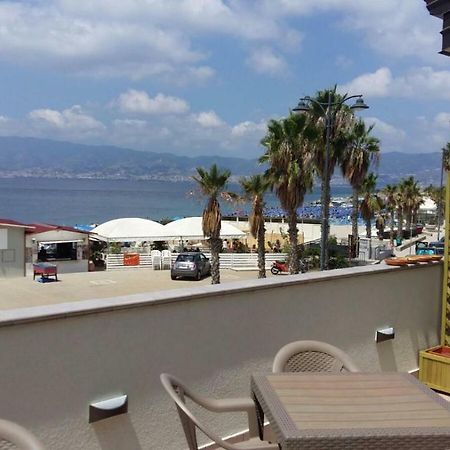 B&B A Due Passi Dal Mare Catona Di Reggio Calabria Exterior foto