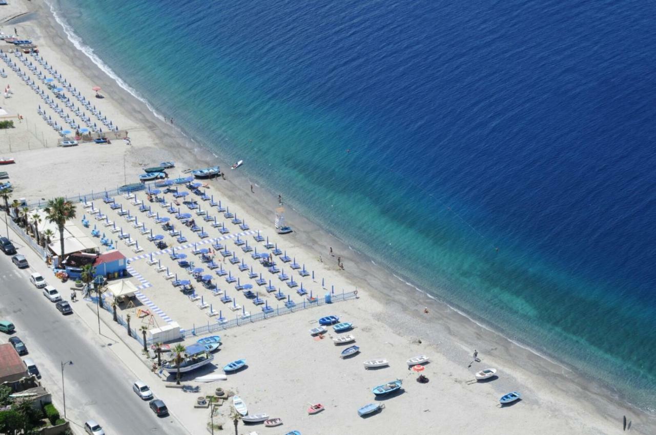 B&B A Due Passi Dal Mare Catona Di Reggio Calabria Exterior foto