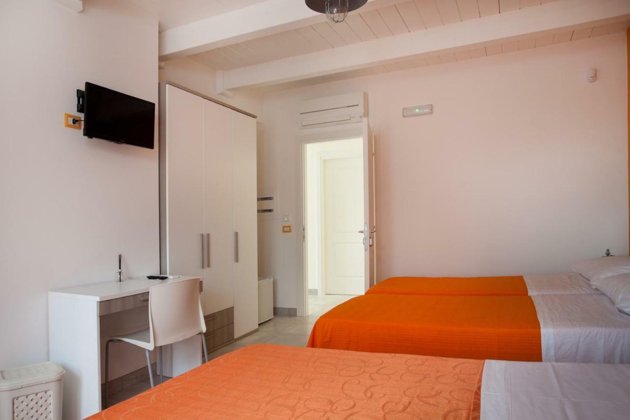 B&B A Due Passi Dal Mare Catona Di Reggio Calabria Exterior foto