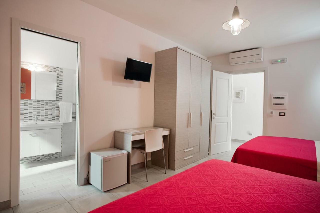 B&B A Due Passi Dal Mare Catona Di Reggio Calabria Exterior foto