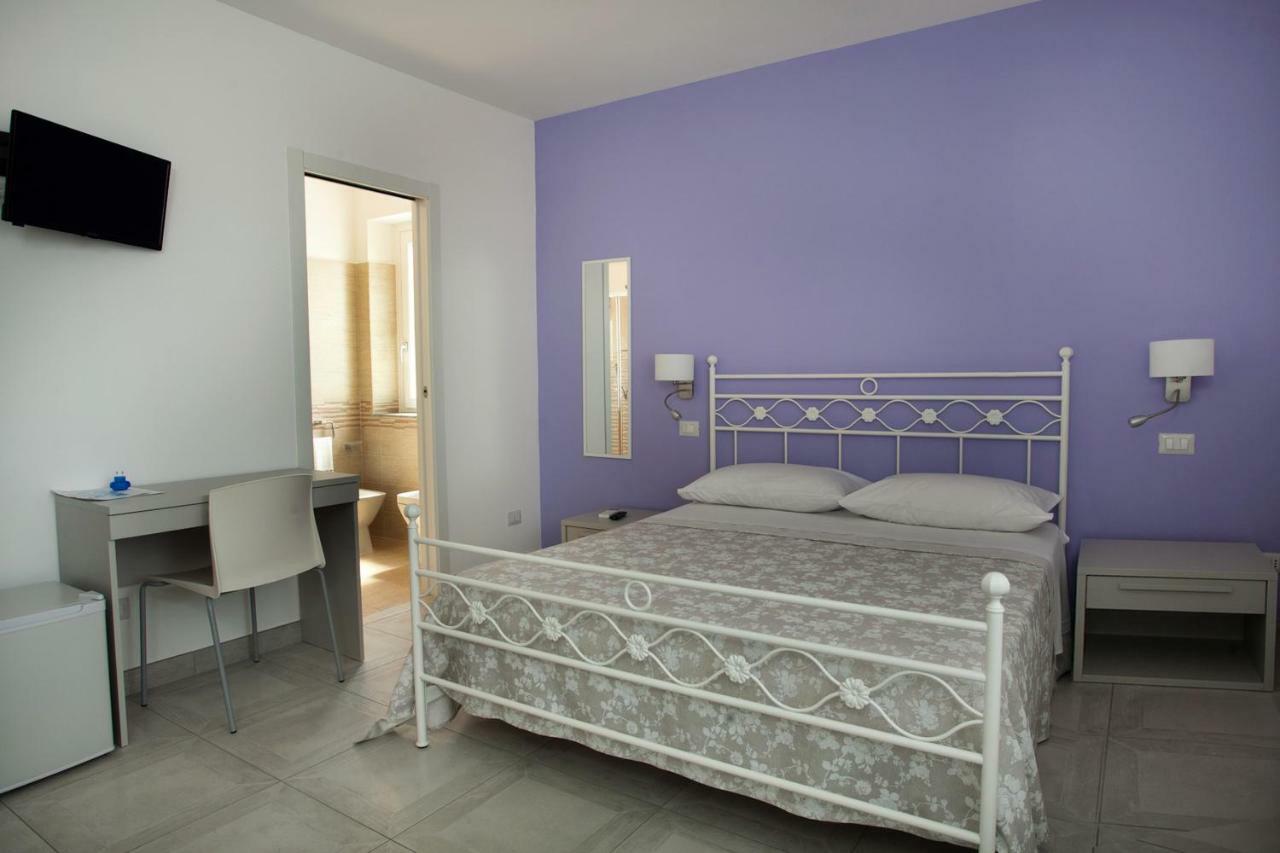 B&B A Due Passi Dal Mare Catona Di Reggio Calabria Exterior foto