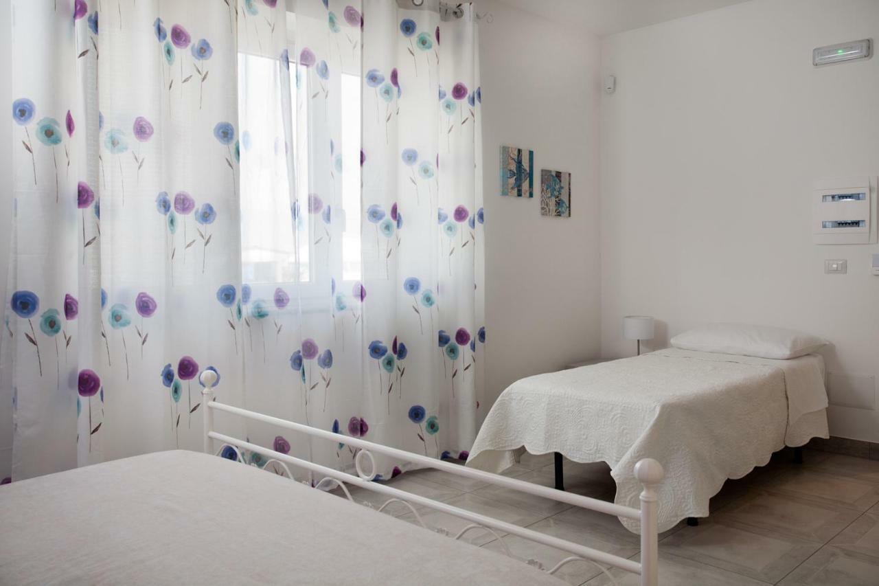 B&B A Due Passi Dal Mare Catona Di Reggio Calabria Exterior foto