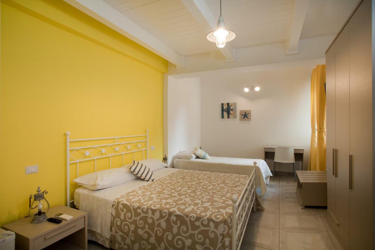 B&B A Due Passi Dal Mare Catona Di Reggio Calabria Exterior foto